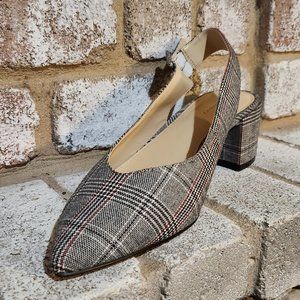 Pure Navy Pumps 9.5. Look new plaid